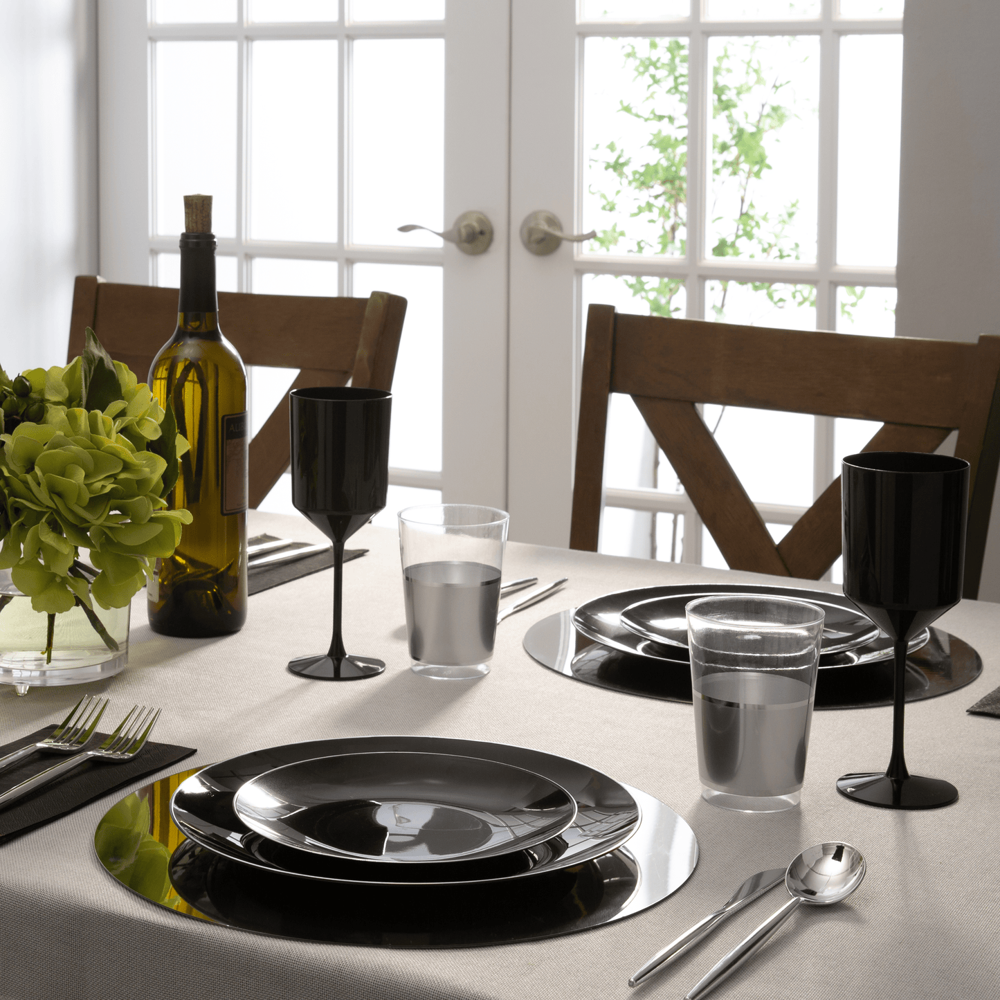Black & Gold Round Plate Set