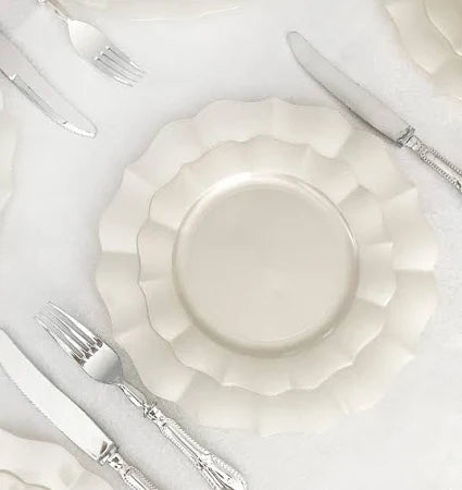 Pearl White Waved Plate Set