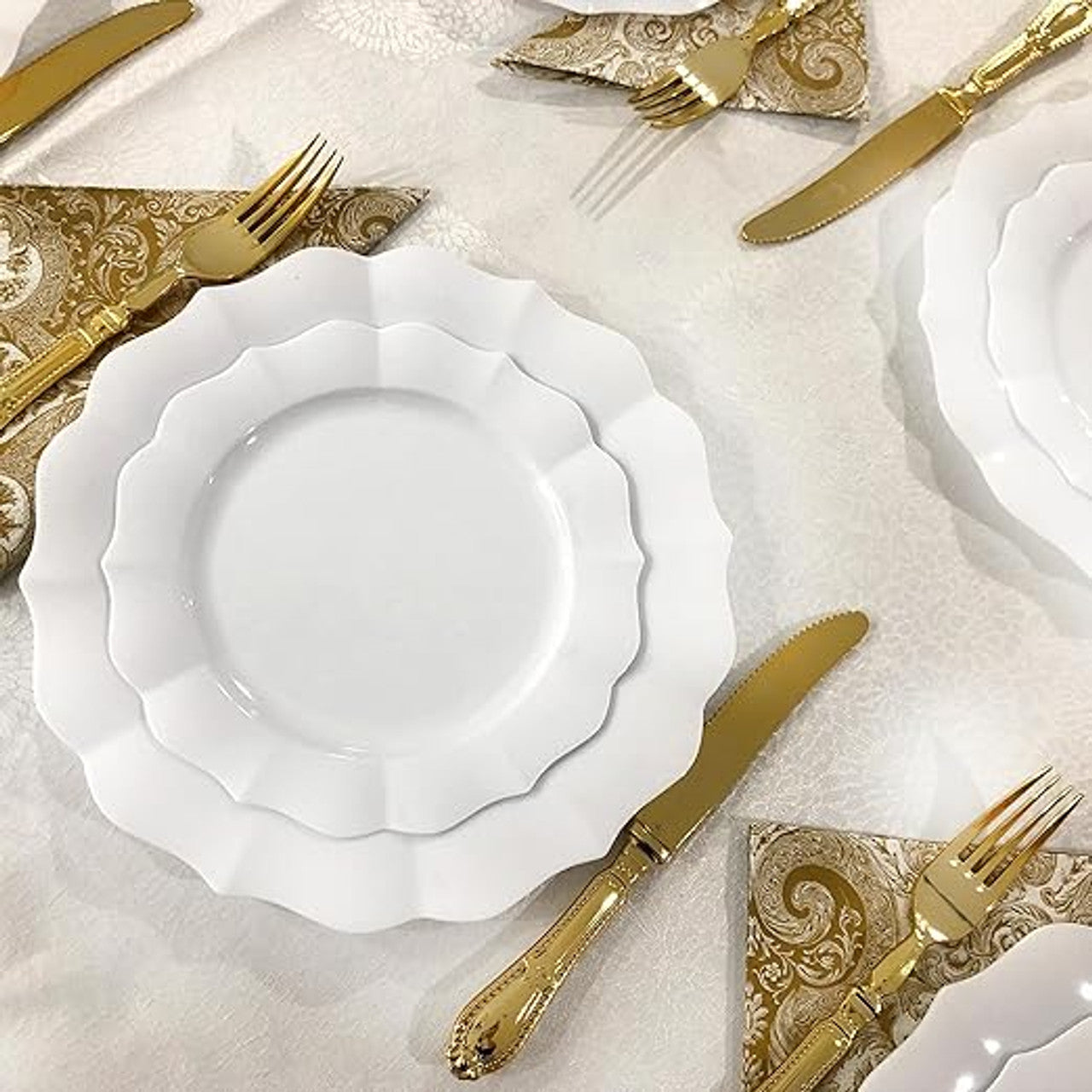Pearl White Waved Plate Set