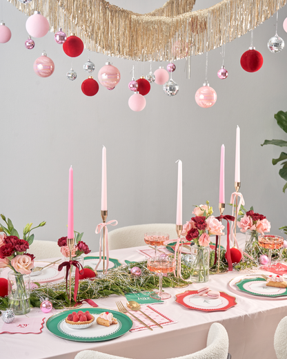 Bows & Mistletoes Holiday Tablescape