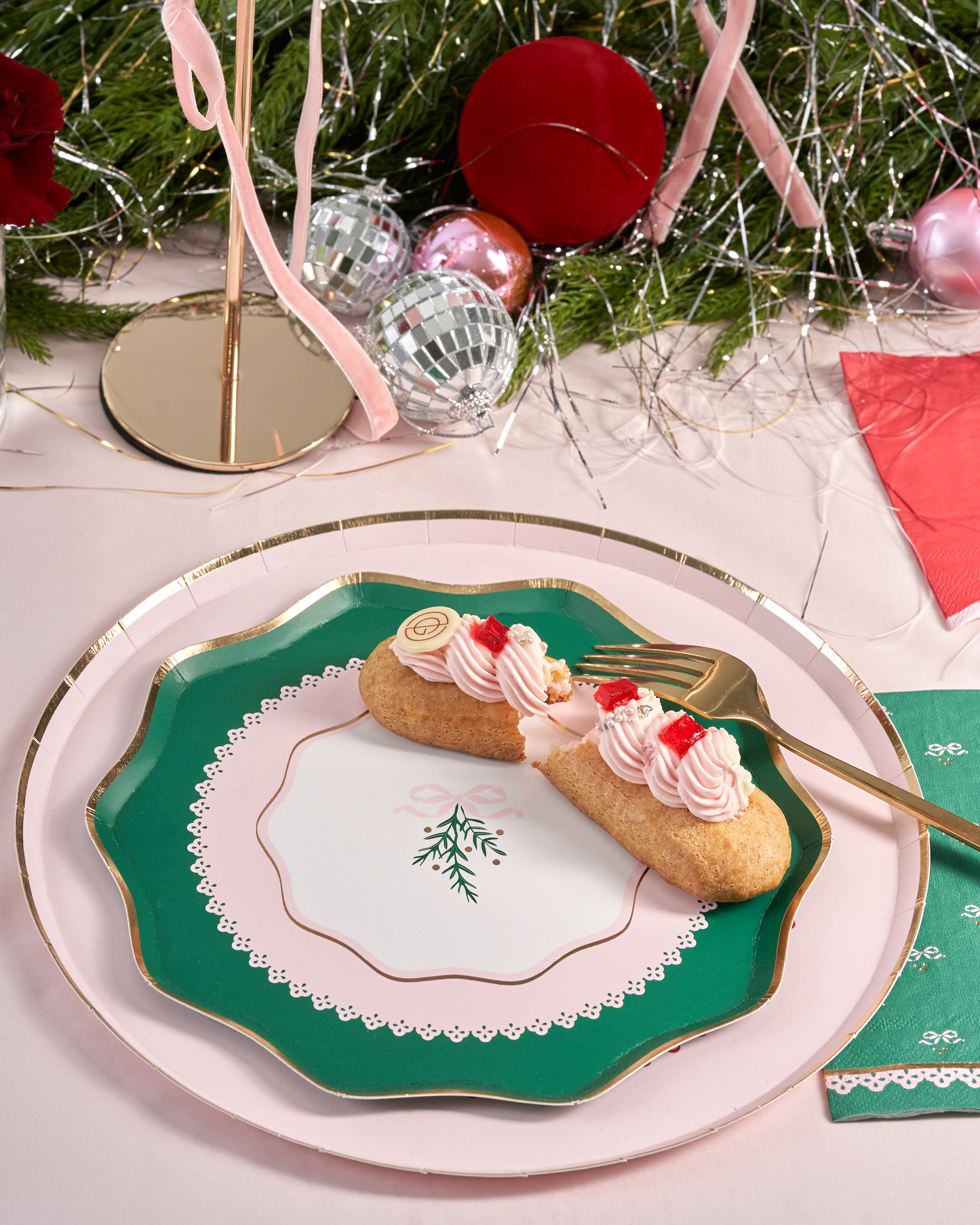 Bows & Mistletoes Holiday Tablescape