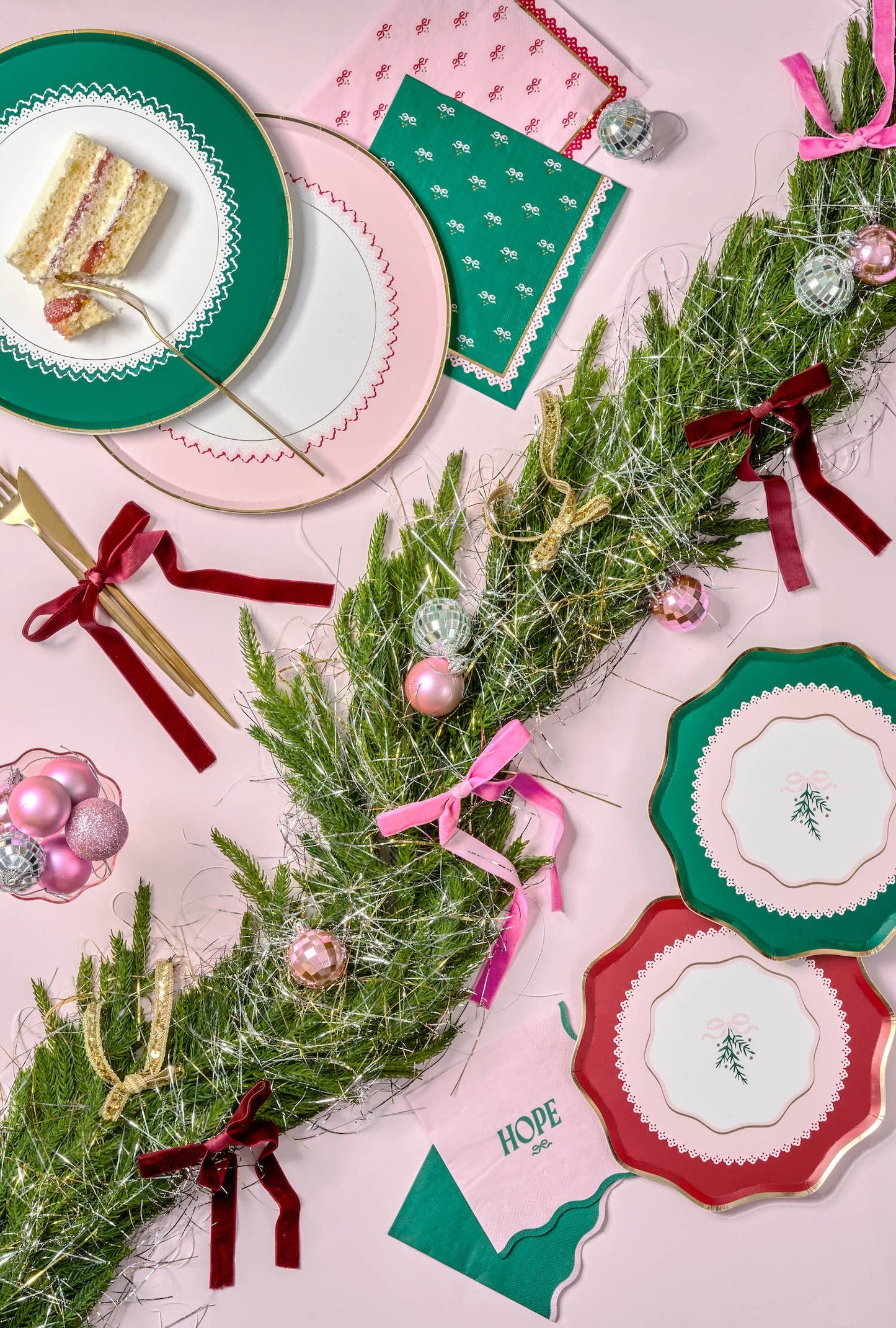 Bows & Mistletoes Holiday Tablescape